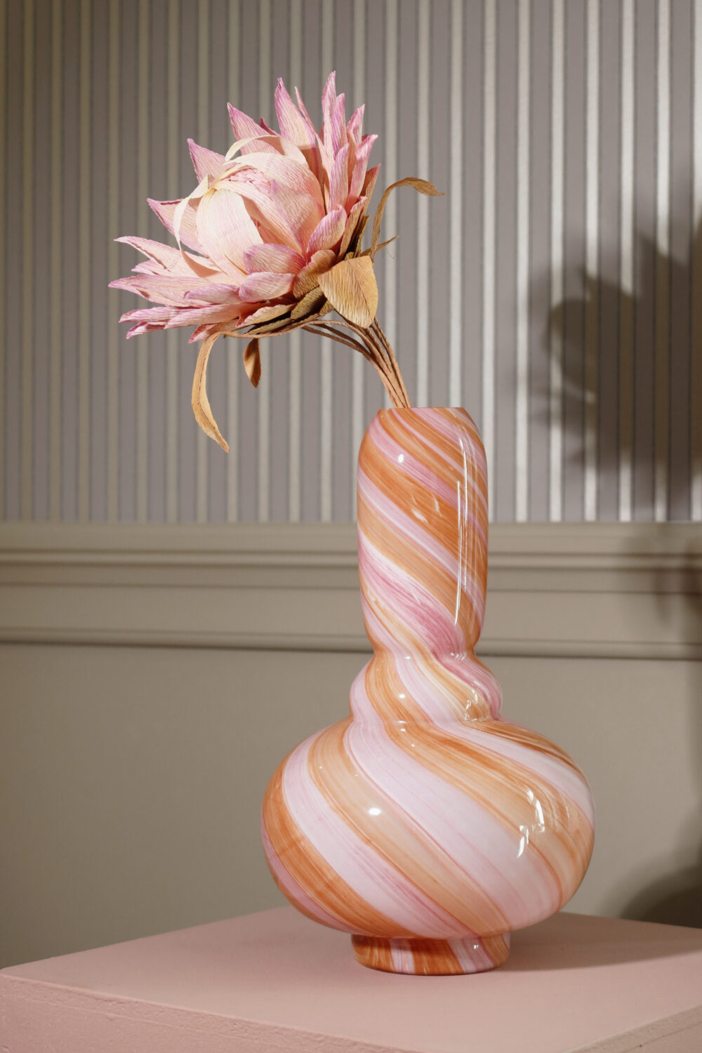 kontanter Måge Burger Twirl Vase Tall Pink - Eden Outcast
